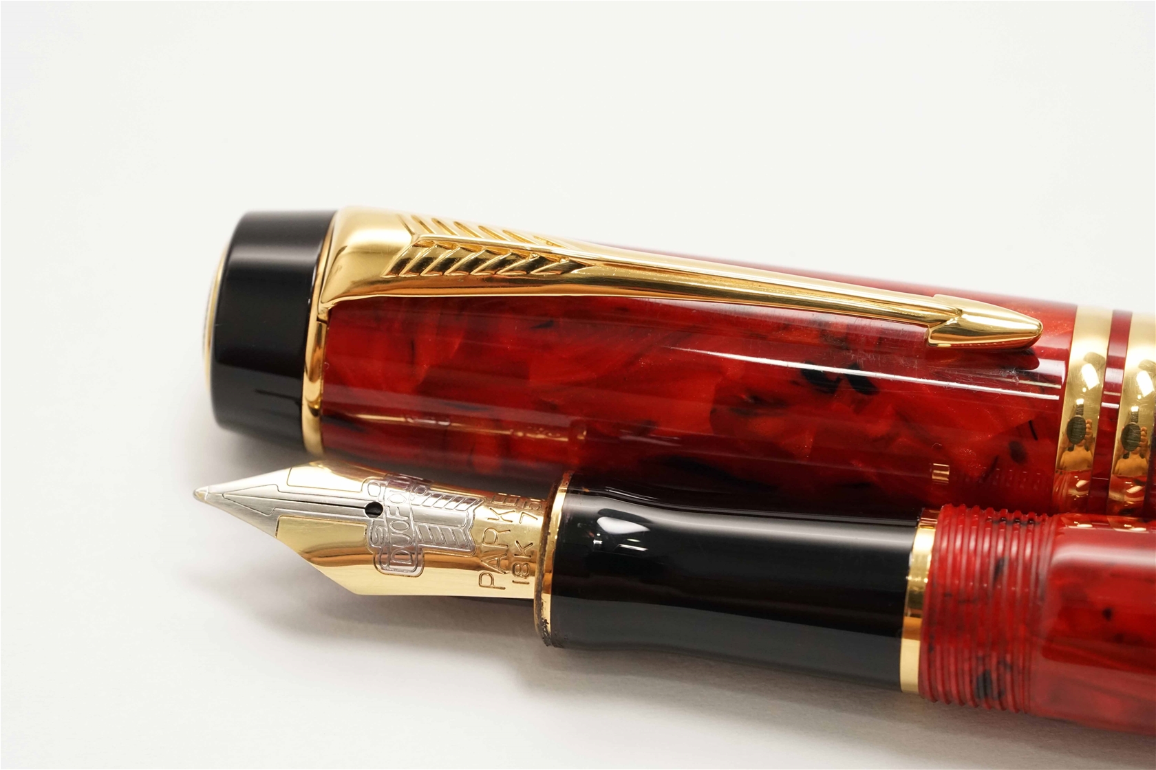 Bút máy Parker Duofold International Jasper Red Marble 18K F